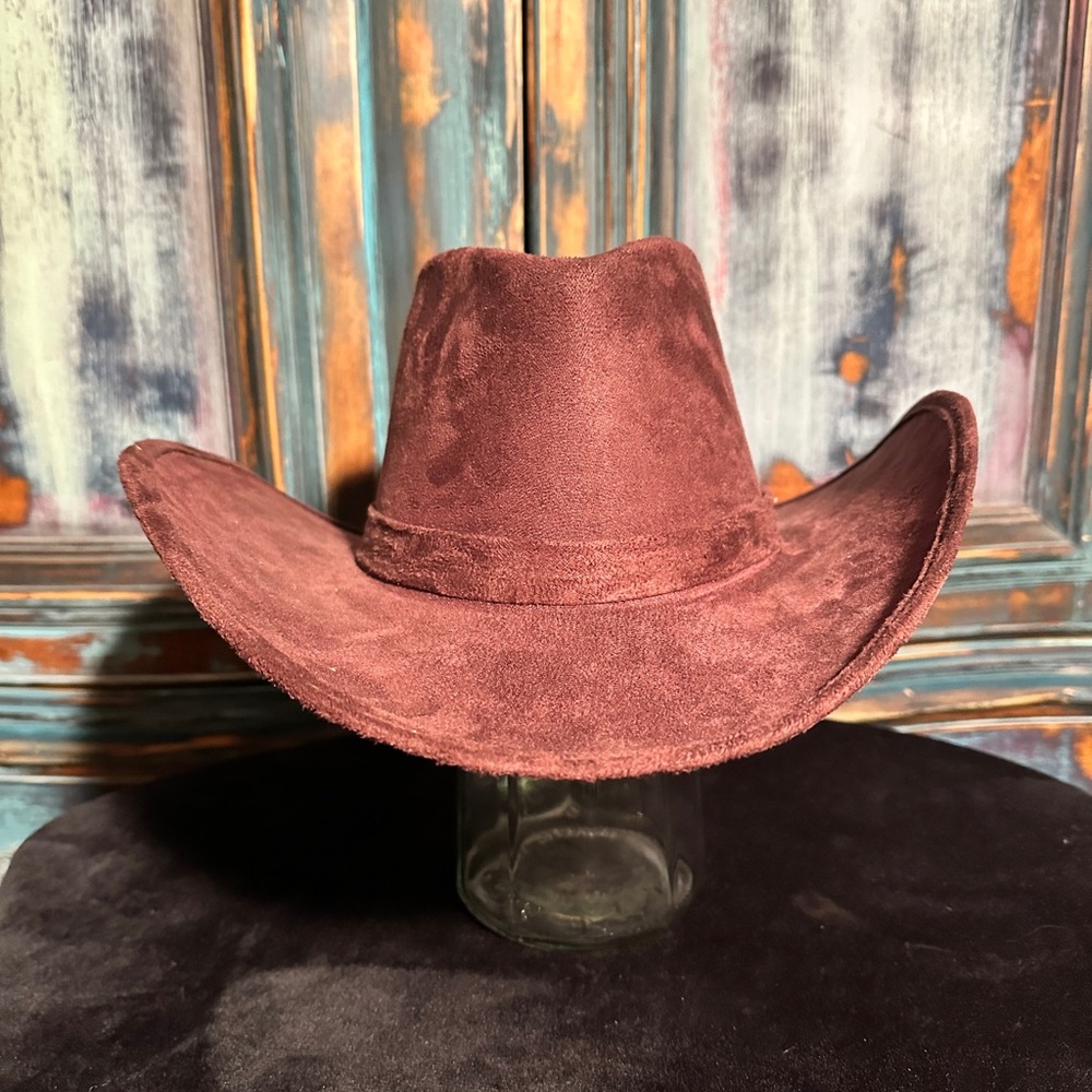 Absolutely stunning wide brim hat. Formal / Casual. Boho/ western design in gold